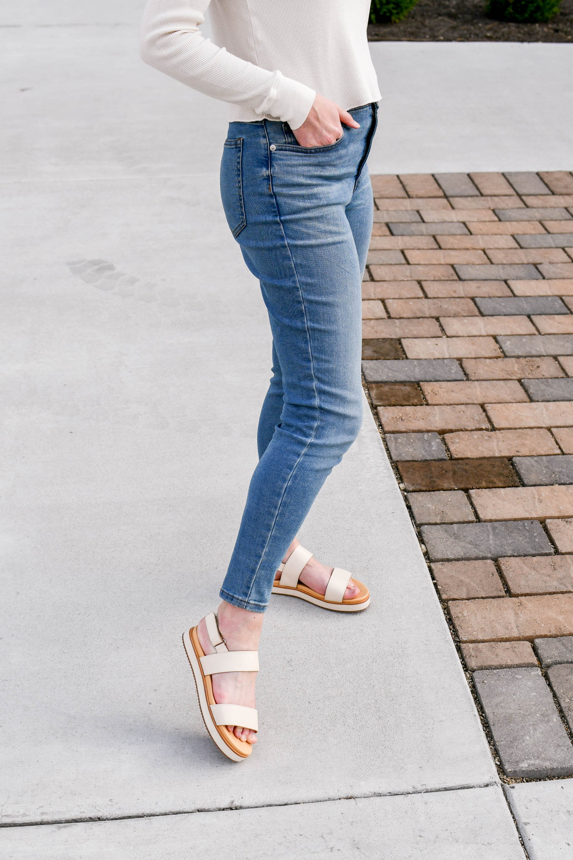 How to Style the Nisolo Flatform Sandals for Spring